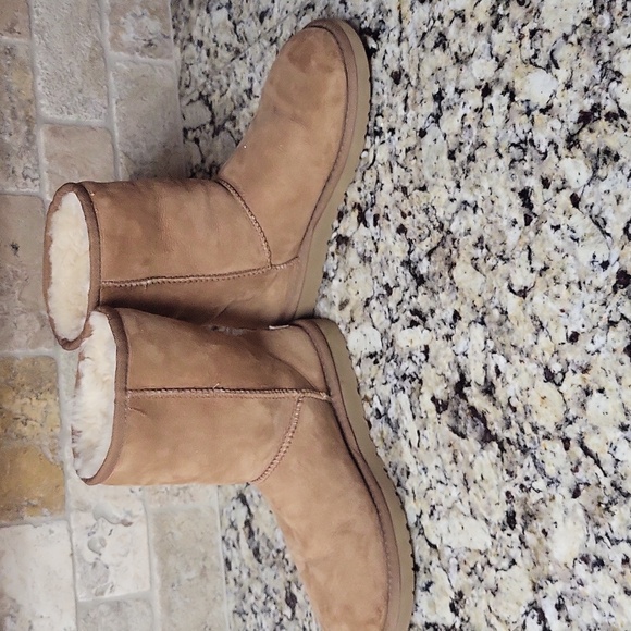 UGG Women's Classic Ankle Boots Size 7 - Picture 4 of 15